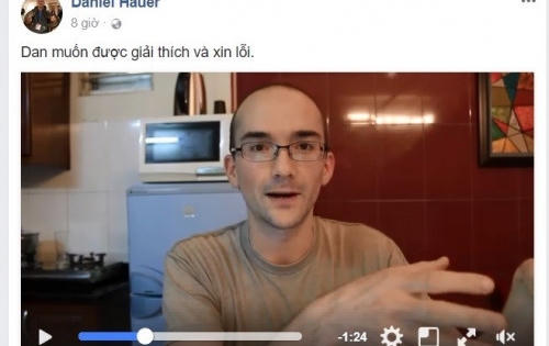 Câu nói đùa thô tục của thầy dạy tiếng Anh Dan Hauer xúc phạm lòng tự tôn dân tộc