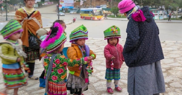 Đừng “giết” tuổi thơ trẻ tại các điểm du lịch khi mua hàng và cho tiền!