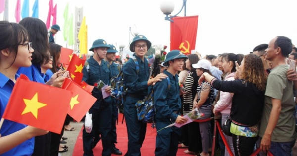 Nô nức ngày hội tòng quân miền Trung