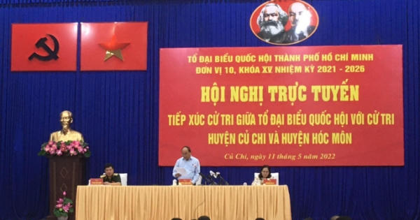 Chủ tịch nước Nguyễn Xuân Phúc tiếp xúc cử tri TP HCM Chủ tịch nước Nguyễn Xuân Phúc tiếp xúc cử tri TP HCM
