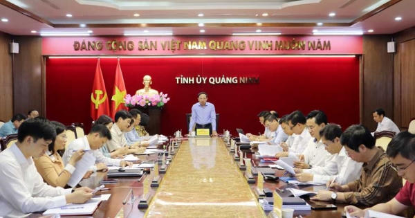 Quảng Ninh: Khắc phục tình trạng cán bộ làm việc cầm chừng, né tránh, ngại va chạm Quảng Ninh: Khắc phục tình trạng cán bộ làm việc cầm chừng, né tránh, ngại va chạm