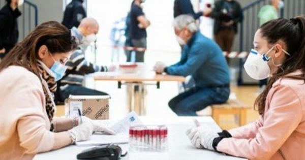 Số ca mắc Covid-19 mới tại Italy thấp nhất trong hơn 1 tháng Số ca mắc Covid-19 mới tại Italy thấp nhất trong hơn 1 tháng