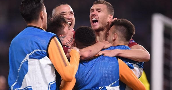 Nhờ luật bàn thắng trên sân khách, Roma tiến vào tứ kết Champions League
