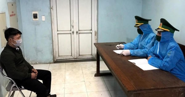 Nam thanh niên nằm trong cabin xe tải để qua cửa khẩu hòng trốn cách ly