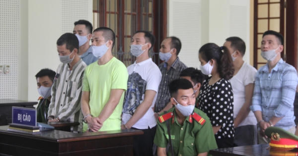 “Ông trùm” trở về nước ôm lựu đạn, bình ga cố thủ trong nhà