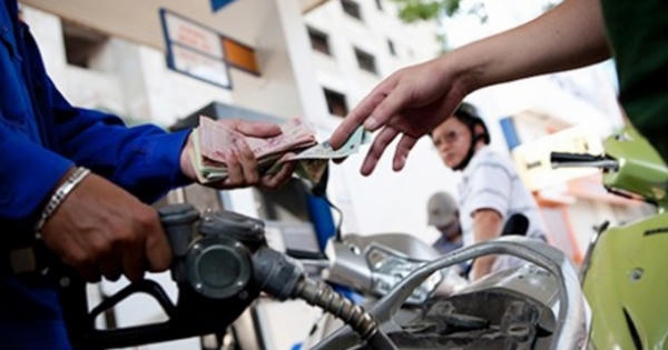 Giá xăng hôm nay (4/8) giảm 600 đồng/lít