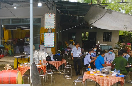 Bắt giữ nam thanh niên 14 tuổi bỏ thuốc độc vào sữa khiến cha và bà nội tử vong Bắt giữ nam thanh niên 14 tuổi bỏ thuốc độc vào sữa khiến cha và bà nội tử vong