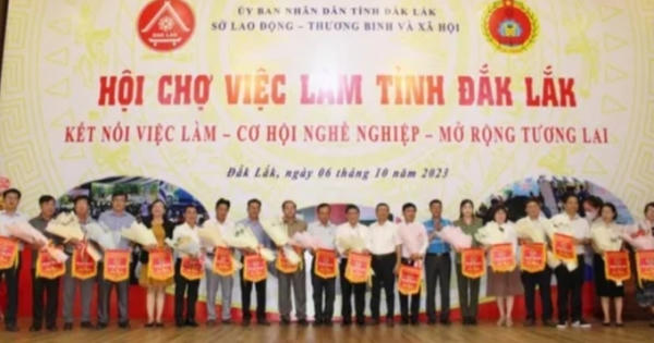"Kết nối việc làm - cơ hội nghề nghiệp - Mở rộng tương lai"