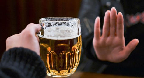 Lôi kéo, ép buộc người khác uống rượu, bia có thể bị phát đến 3 triệu đồng