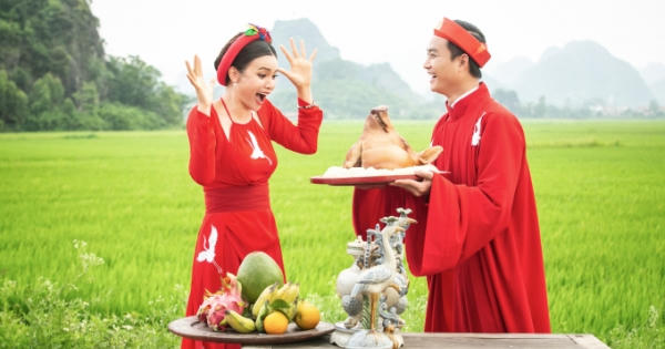 “Trai trẻ” Tiến Lộc ‘”dâng” thủ lợn đòi… cưới Phạm Phương Thảo giữa cánh đồng