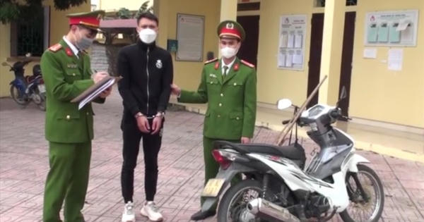Đang bẻ khoá để trộm xe máy, nam thanh niên bị Công an tóm gọn nhờ camera an ninh