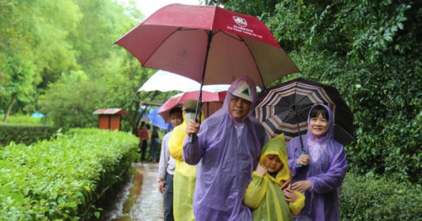 Hàng vạn lượt người hành hương về thăm quê Bác dịp lễ 30/4