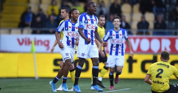 Văn Hậu không được ra sân trong ngày Heerenveen đại thắng