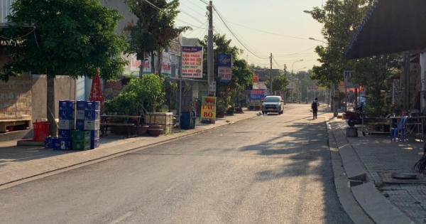 Nhiều cơ sở kinh doanh thực phẩm tìm cách “vùng vẫy” trong bão dịch Covid-19