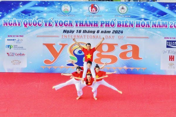 Đồng Nai: Hơn một ngàn người tham dự Ngày Quốc tế Yoga TP. Biên Hoà