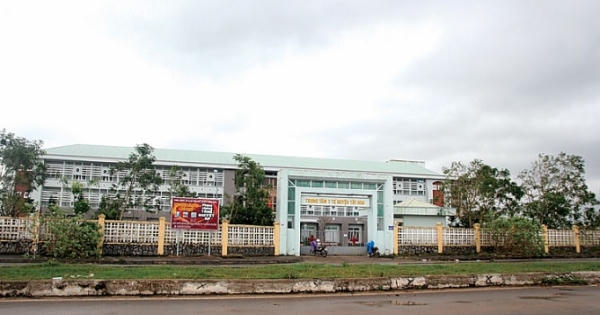 Bài 1 - Công ty thiết bị Y tế Hoàng Lâm và Trung tâm Y tế huyện Tây Hòa đã lập chứng từ khống