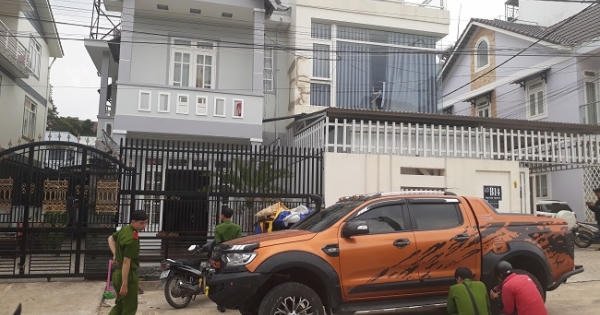 Lâm Đồng: Hai cha con đứng trước nhà, bất ngờ bị đạn bắn trúng tay