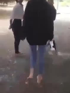 Video: Bức xúc cảnh nữ sinh lớp 8 bị nhóm bạn đánh hội đồng gây xôn xao mạng xã hội