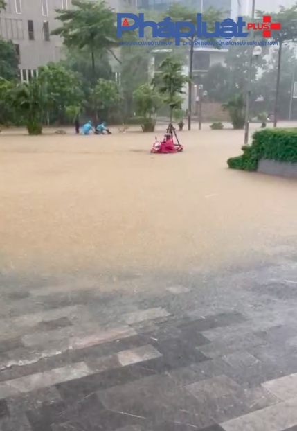 Giải mã vì sao Thủ đô mưa là ngập- Bài 3: Khi ý thức cộng đồng và biến đổi khí hậu cùng góp phần khiến Hà Nội ngập lụt