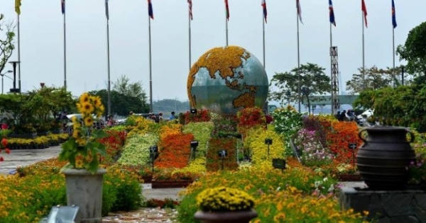 TP HCM: Xem Đường hoa Nguyễn Huệ 2016 sau giờ khai mạc