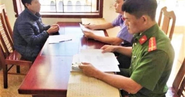 Khởi tố đối tượng dùng dao bắt thầy Hiệu trưởng quỳ xin lỗi