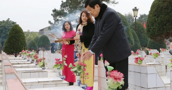 Chủ tịch nước dâng hương liệt sĩ trong cuộc chiến tranh biên giới phía Bắc