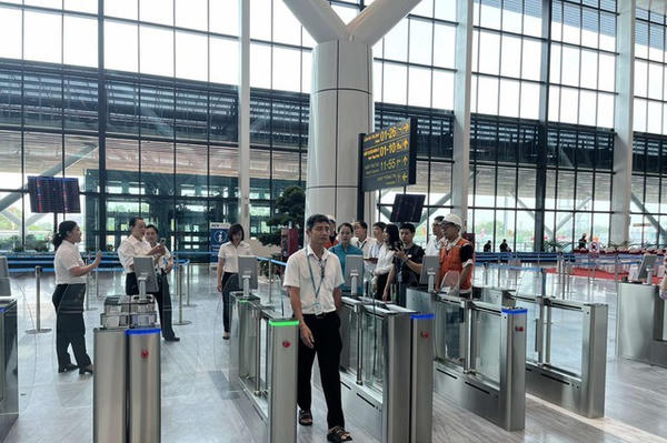 Triển khai thủ tục bay bằng sinh trắc học trên VNeID tại tất cả các sân bay toàn quốc Triển khai thủ tục bay bằng sinh trắc học trên VNeID tại tất cả các sân bay toàn quốc
