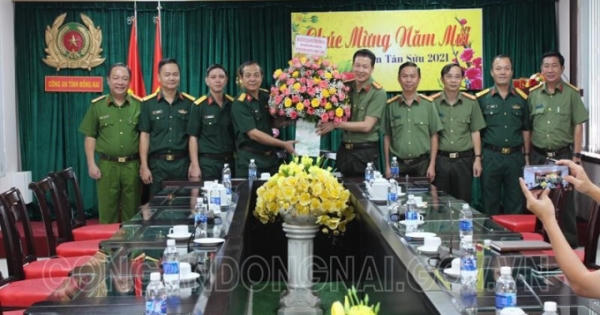 Lãnh đạo Bộ Chỉ huy Quân sự tỉnh chúc mừng chiến công đặc biệt xuất sắc của Công an Đồng Nai