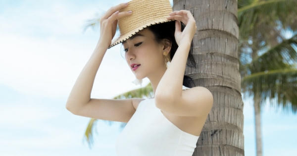 Hà Thu mong manh, gợi cảm trên biển đón sinh nhật lần 26