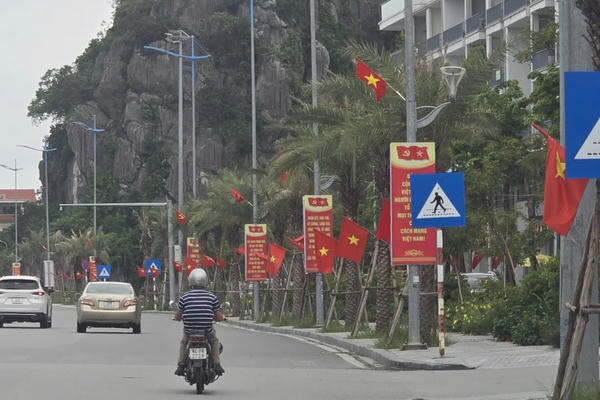 Quảng Ninh rực rỡ cờ hoa chào mừng 80 năm Quốc khánh 2/9 Quảng Ninh rực rỡ cờ hoa chào mừng 80 năm Quốc khánh 2/9