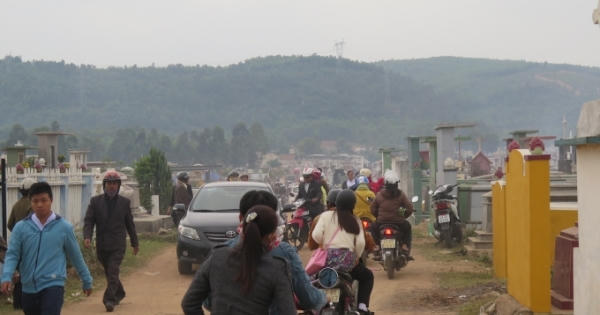 Đầu năm thành kính đi tảo mộ, cầu mong an nhiên cả năm