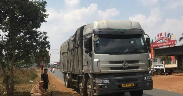 Công an huyện Krông Buk tăng cường tuần tra, xử lý vi phạm tải trọng, nồng độ cồn