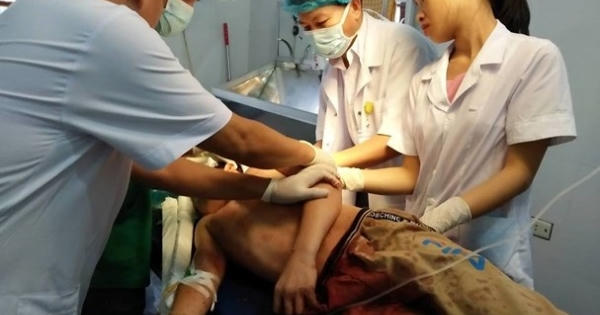 Nghệ An: Thiếu niên 13 tuổi cắt cổ tự sát không thành