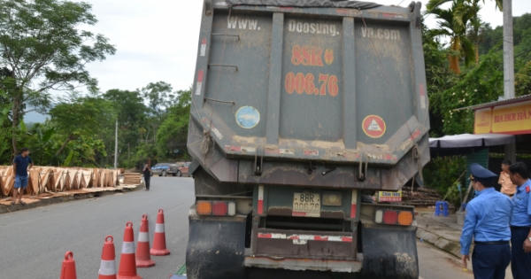 Hà Giang: Lập biên bản xử lý 10 xe quá tải trọng trên 150%