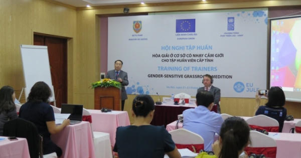 Tăng cường năng lực và kỹ năng cho các hòa giải viên ở cơ sở Tăng cường năng lực và kỹ năng cho các hòa giải viên ở cơ sở