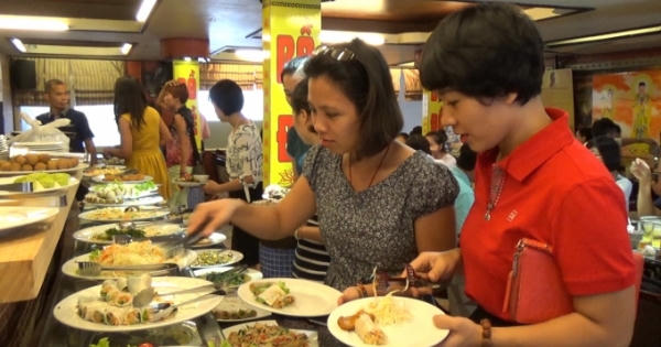 Dịch vụ cơm chay, cỗ chay ăn theo tháng Vu Lan tăng đột biến