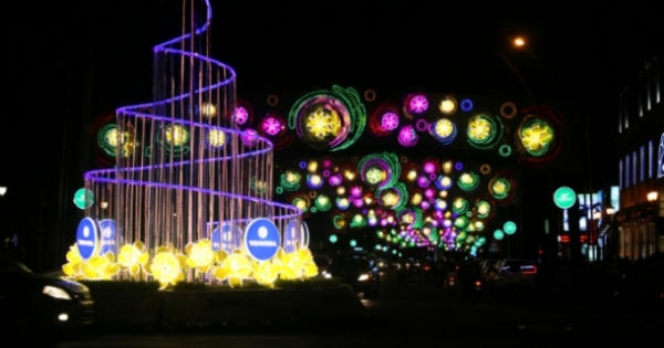 Bản tin Sài Gòn Plus: Thành phố bừng sáng chào đón năm mới 2017