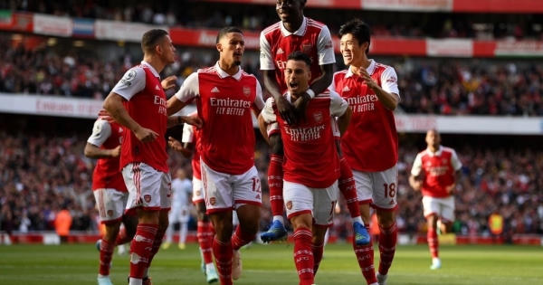 Bắn hạ Liverpool, Arsenal lấy lại ngôi đầu từ Man City