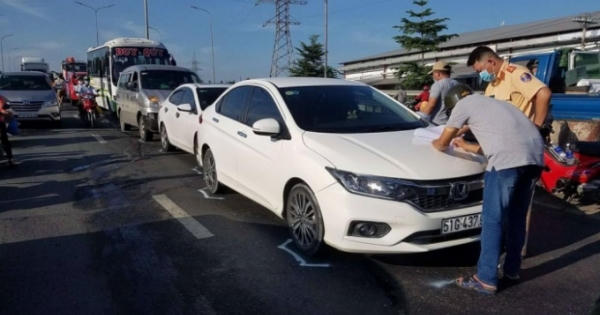 TP HCM: Tông xe liên hoàn trên cầu, cửa ngõ phía Tây kẹt cứng
