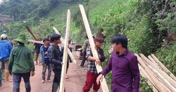 Di dời gần 30 hộ dân nằm dưới cung trượt sạt ở Nậm Pồ