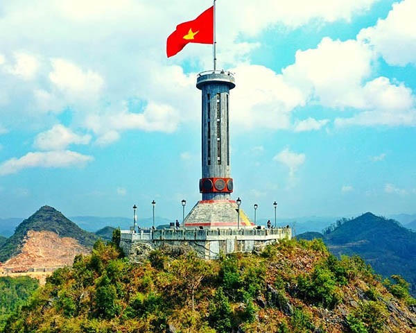 Tạm dừng hoạt động tham quan Cột cờ Quốc gia Lũng Cú Tạm dừng hoạt động tham quan Cột cờ Quốc gia Lũng Cú