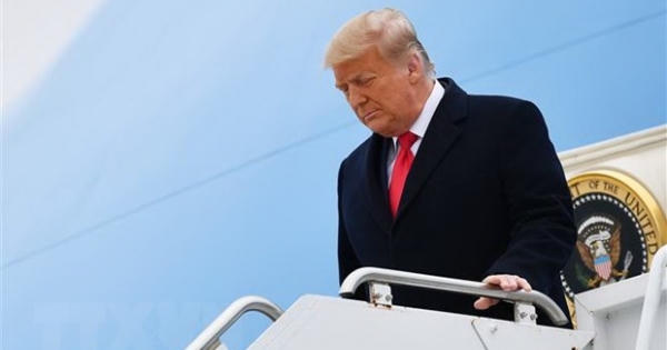 Ứng dụng YouTube khóa tài khoản của ông Trump vô thời hạn