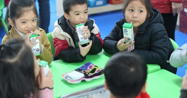 Chương trình Sữa học đường tại Hà Nội: Nhiều phụ huynh muốn mỗi con được thêm 2-3 suất nữa Chương trình Sữa học đường tại Hà Nội: Nhiều phụ huynh muốn mỗi con được thêm 2-3 suất nữa