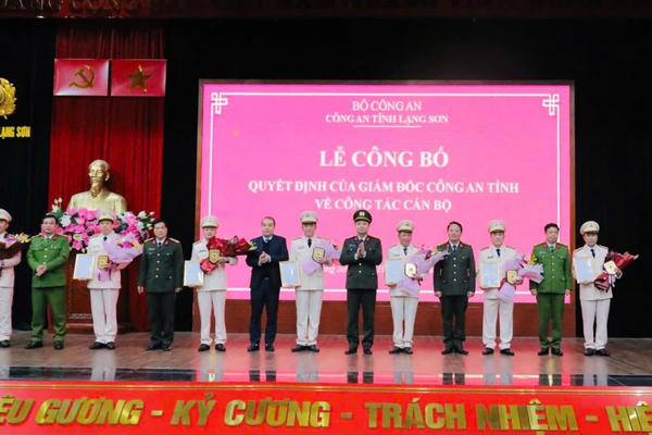 13 Trưởng, Phó Trưởng phòng thuộc Công an tỉnh Lạng Sơn tự nguyện nghỉ hưu trước hạn tuổi phục vụ