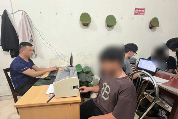 Cao Bằng: Xử lý nhóm đối tượng đăng tải hình ảnh dao, kiếm lên mạng xã hội để khoe khoang