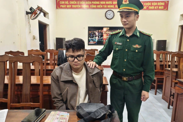 Bắt nhóm thanh niên pha chế tinh dầu ma túy bán cho con nghiện