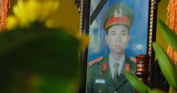 Thăng cấp bậc hàm đối với cán bộ Công an bị đâm không qua khỏi Thăng cấp bậc hàm đối với cán bộ Công an bị đâm không qua khỏi