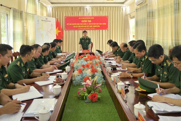 Đoàn công tác Bộ Tư lệnh BĐBP kiểm tra kết quả chuyển hình thức quản lý, bảo vệ biên giới tăng cường tại An Giang. Đoàn công tác Bộ Tư lệnh BĐBP kiểm tra kết quả chuyển hình thức quản lý, bảo vệ biên giới tăng cường tại An Giang.