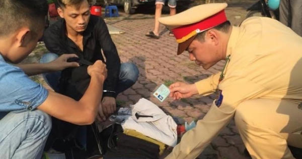 Hà Nội: Bị bắt giữ khi mang Heroin đi “dạo phố” Hà Nội: Bị bắt giữ khi mang Heroin đi “dạo phố”