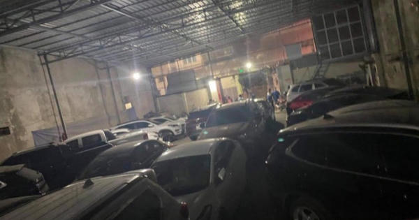 "Phù phép" ôtô siêu sang Mercedes G63 biển nước ngoài thành xe chính chủ